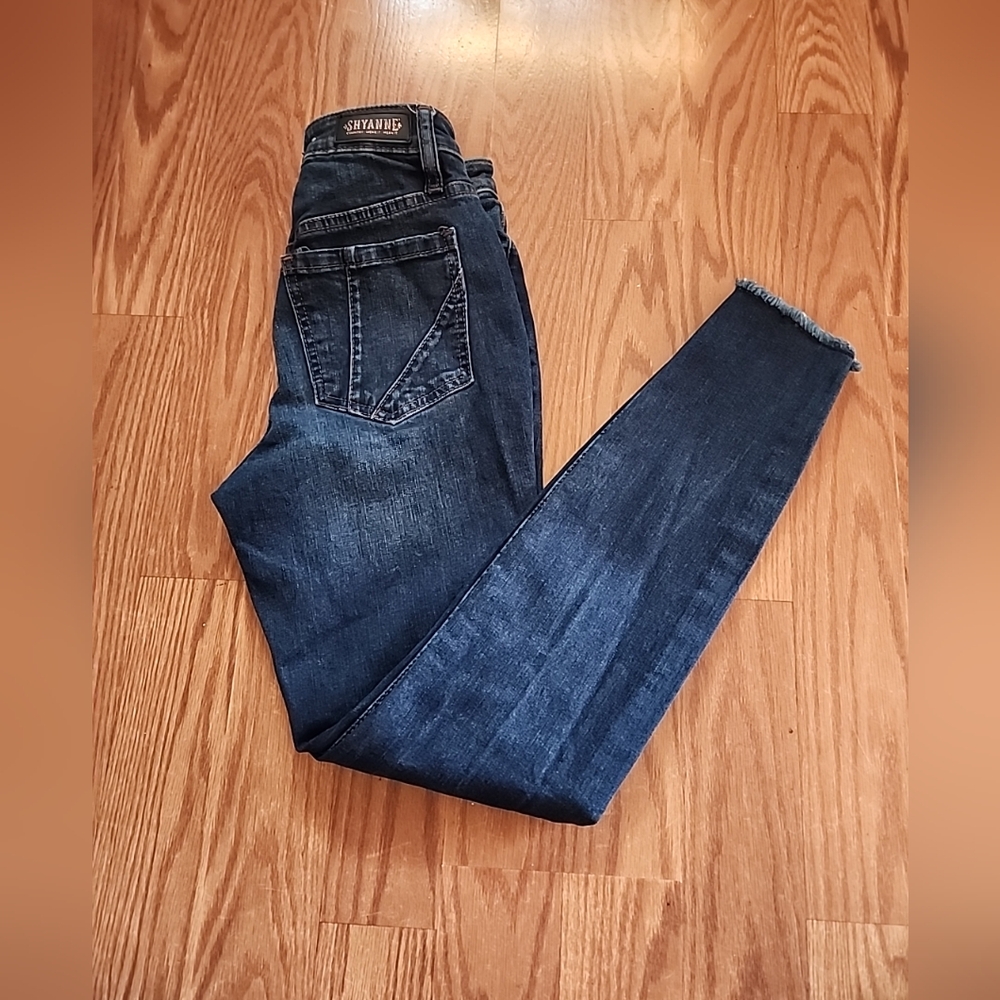 Shyanne‎ Skinny Women's Jeans So Stretchy Size 25 Raw Hem